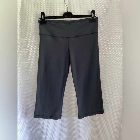 Women’s Lululemon Athletica fully Reversible Groove dark gray crop Yoga Pants‎ 8 - Picture 3 of 15